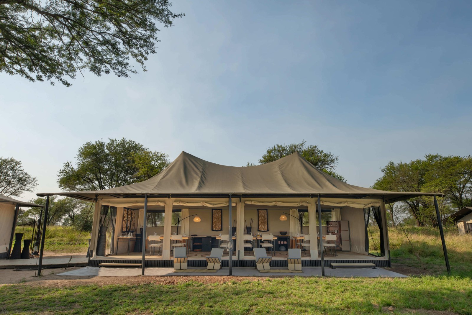 header-Ubuntu-Camp-Serengeti-Tanzania-bush-escape (10)