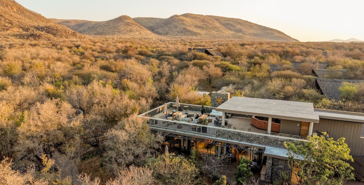 tsholo-safari-lodge-black-rhino-pilanesberg-special-offers-bush-escapes